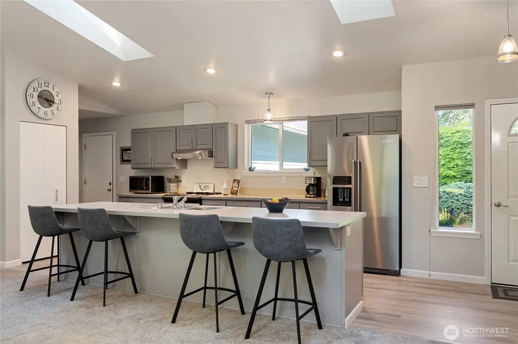 41 E Rainier Drive Allyn WA 98524
