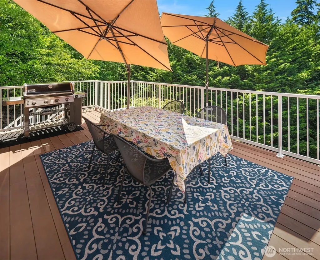 2312 NE Solar View Court Poulsbo WA 98370