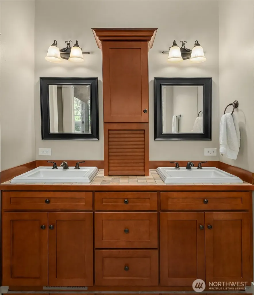2312 NE Solar View Court Poulsbo WA 98370