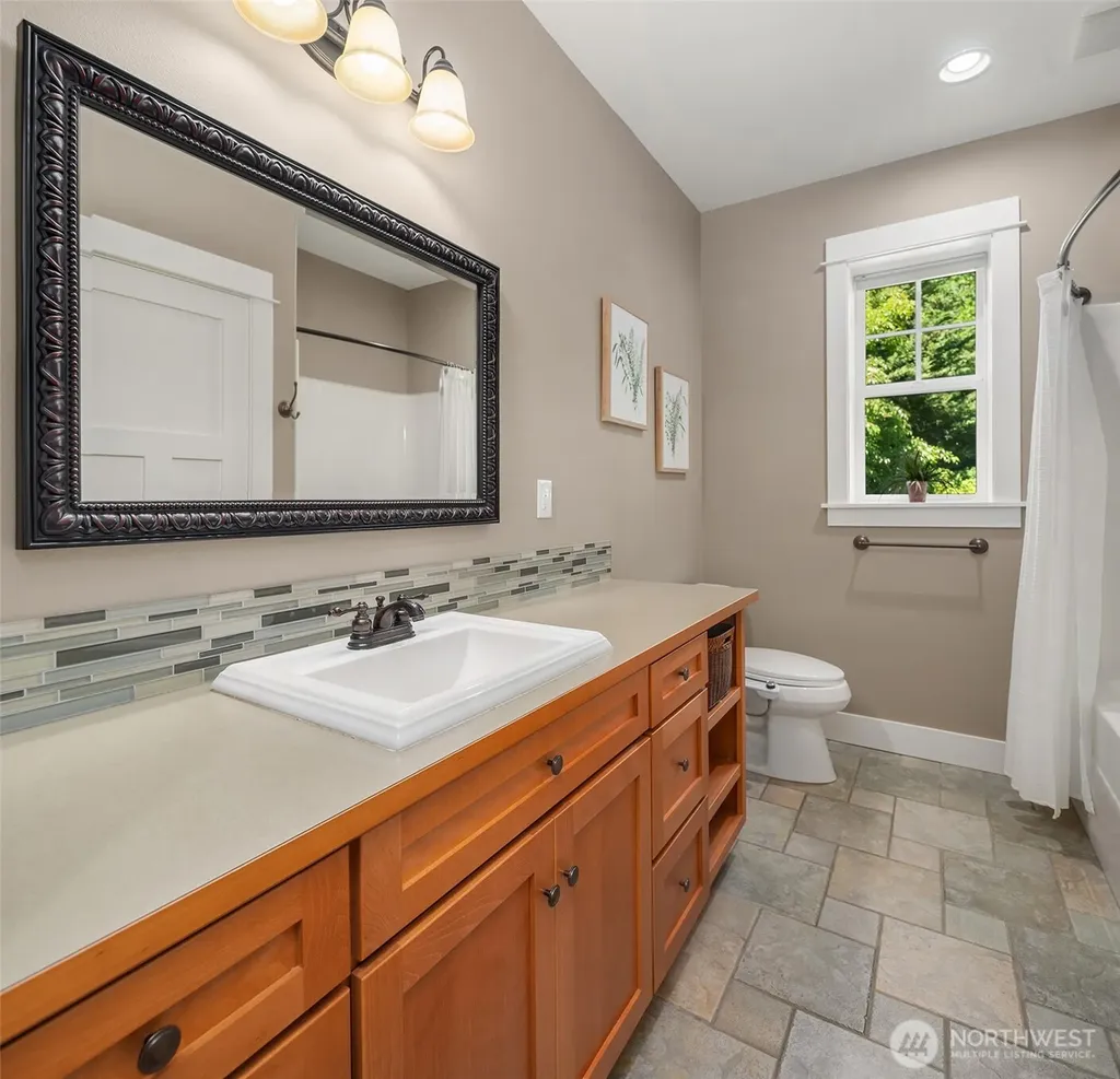 2312 NE Solar View Court Poulsbo WA 98370