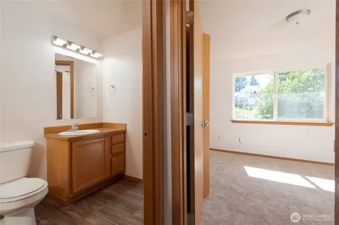 1031 E 43rd Street Court Tacoma WA 98404