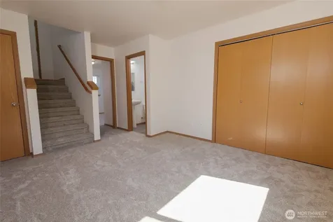 1031 E 43rd Street Court Tacoma WA 98404