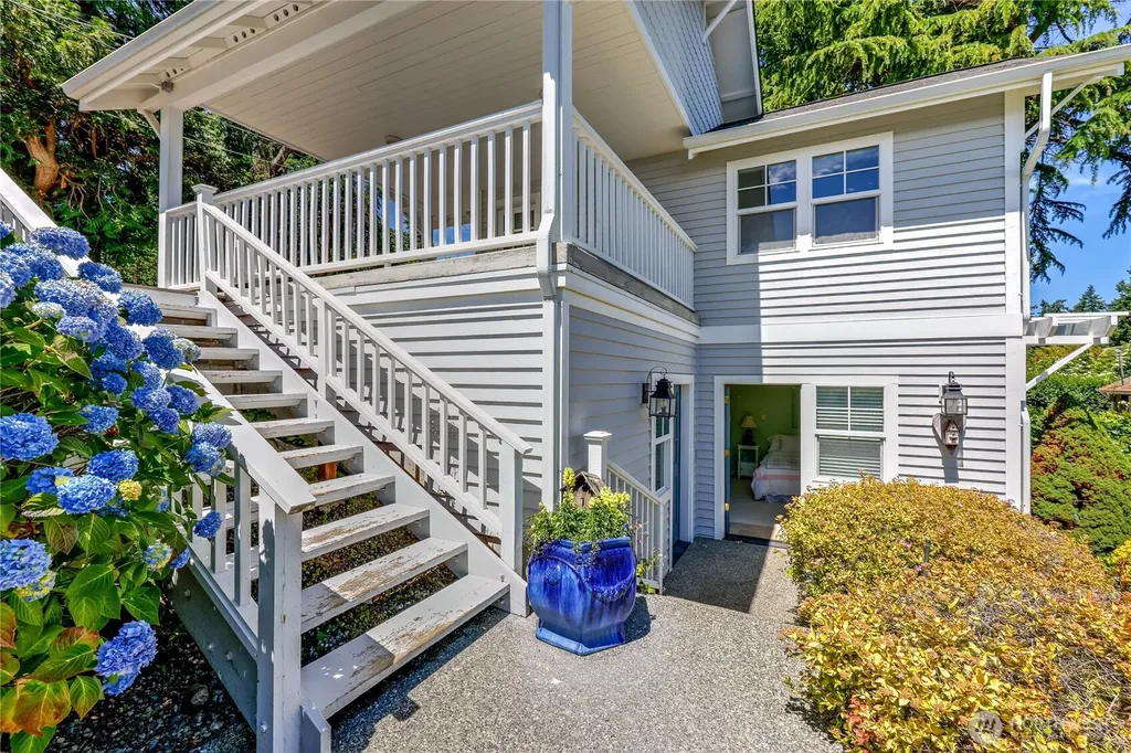 18512 Angeline Avenue NE Suquamish WA 98392
