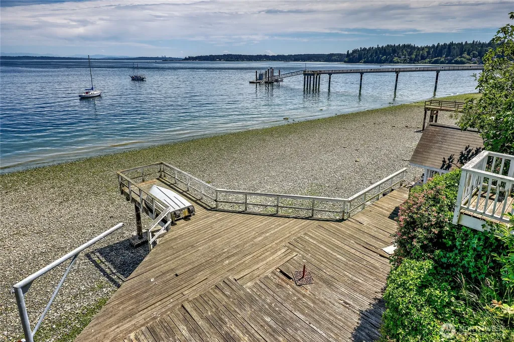 18512 Angeline Avenue NE Suquamish WA 98392