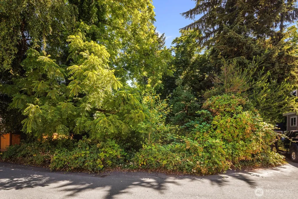 672 Lind Avenue NW Renton WA 98057