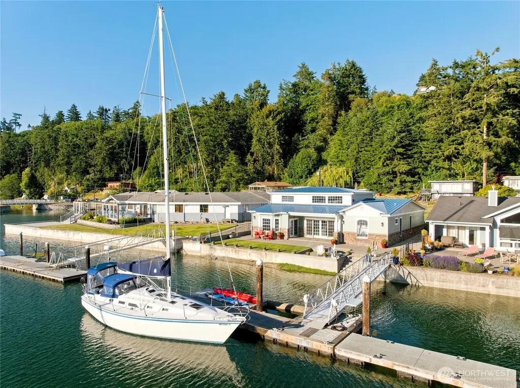 3640 S Shorewood Avenue Greenbank WA 98253