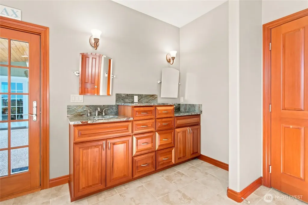 3640 S Shorewood Avenue Greenbank WA 98253