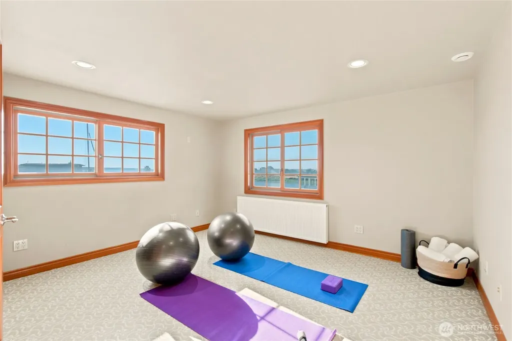 3640 S Shorewood Avenue Greenbank WA 98253
