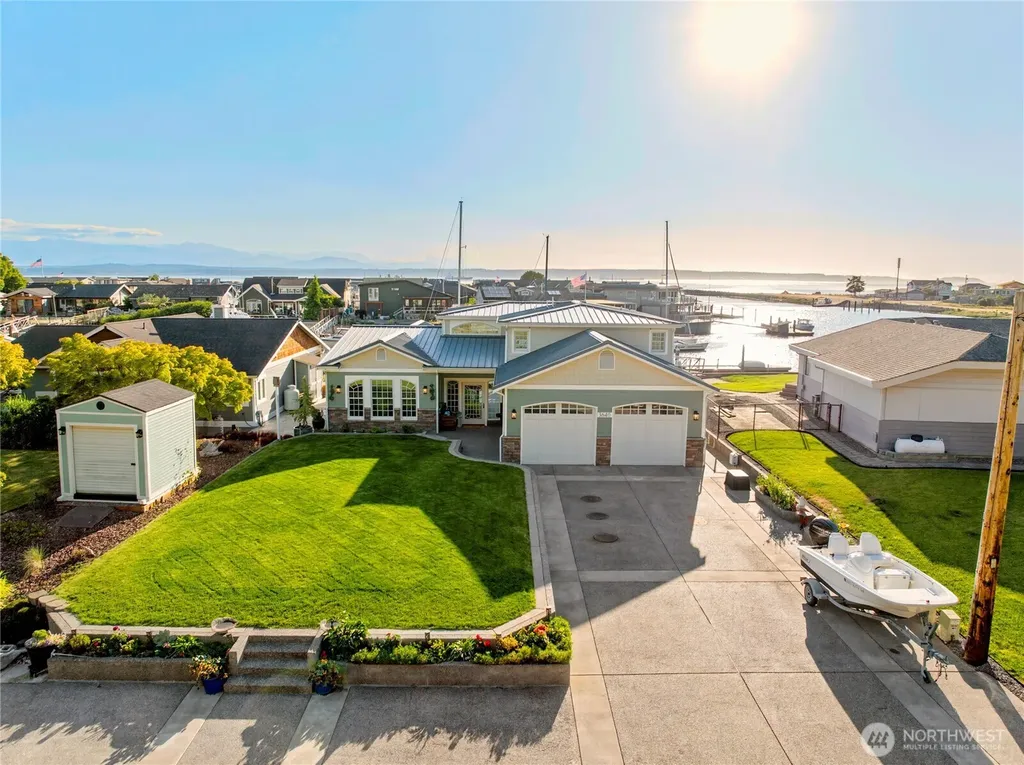 3640 S Shorewood Avenue Greenbank WA 98253