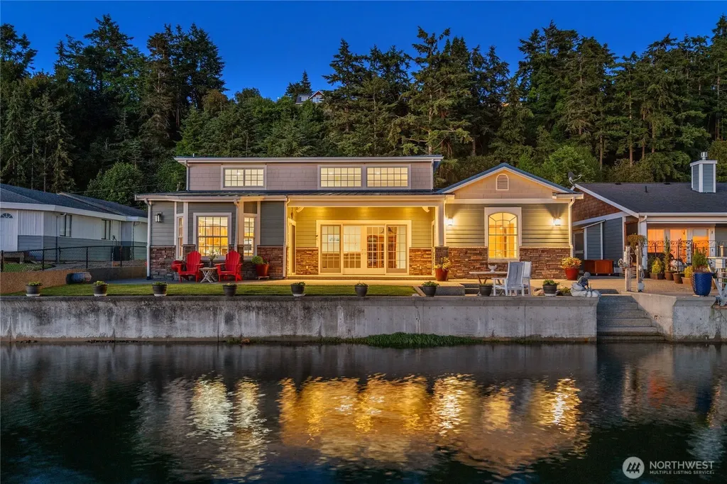 3640 S Shorewood Avenue Greenbank WA 98253