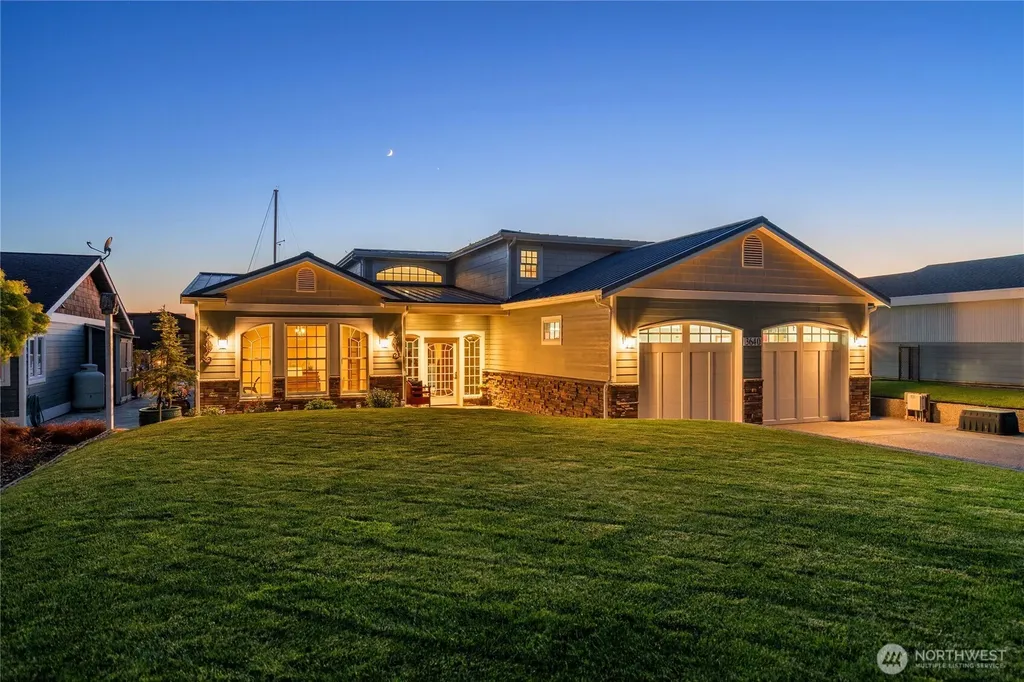 3640 S Shorewood Avenue Greenbank WA 98253