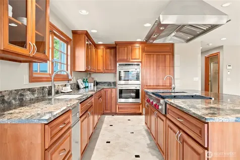 3640 S Shorewood Avenue Greenbank WA 98253