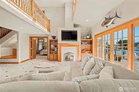 3640 S Shorewood Avenue Greenbank WA 98253
