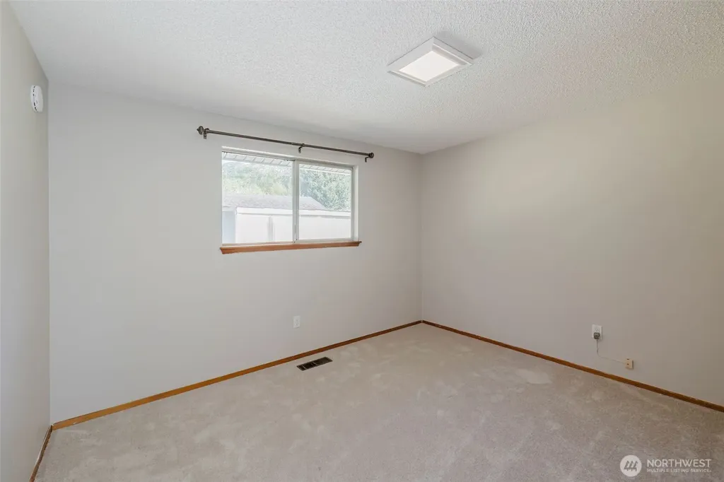 12712 1st Avenue Ct E Tacoma WA 98445
