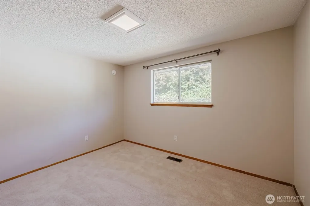 12712 1st Avenue Ct E Tacoma WA 98445