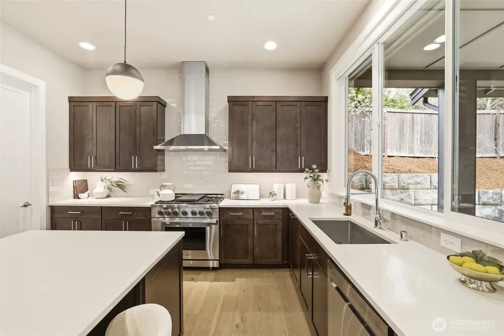 24387 NE 24th Street Sammamish WA 98074