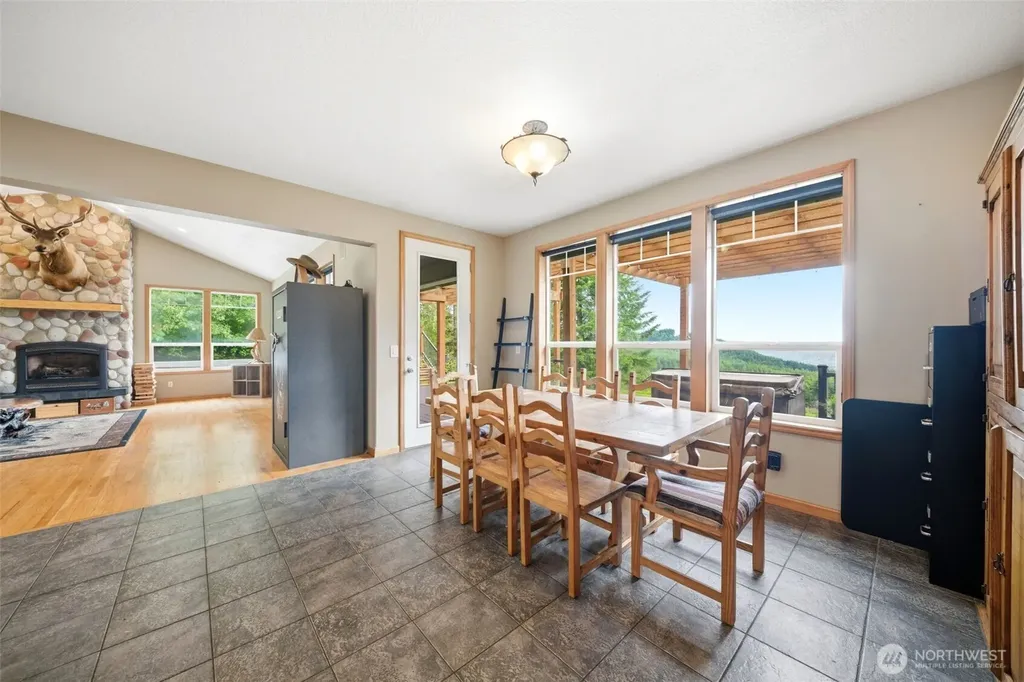 966 Lookout Road Castle Rock WA 98611