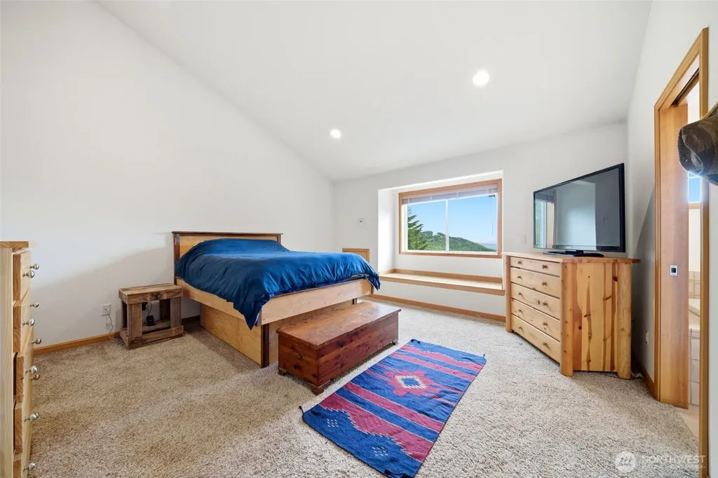 966 Lookout Road Castle Rock WA 98611
