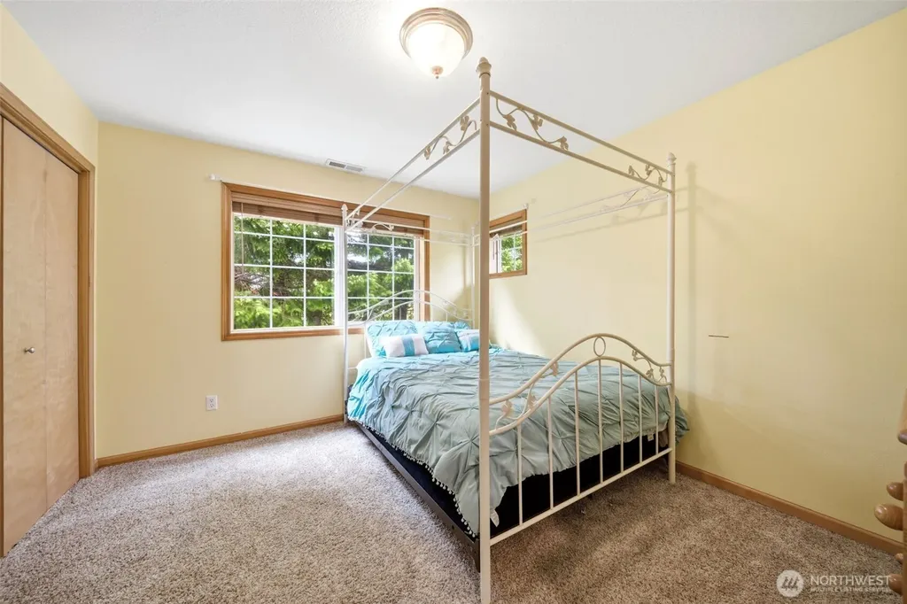 966 Lookout Road Castle Rock WA 98611