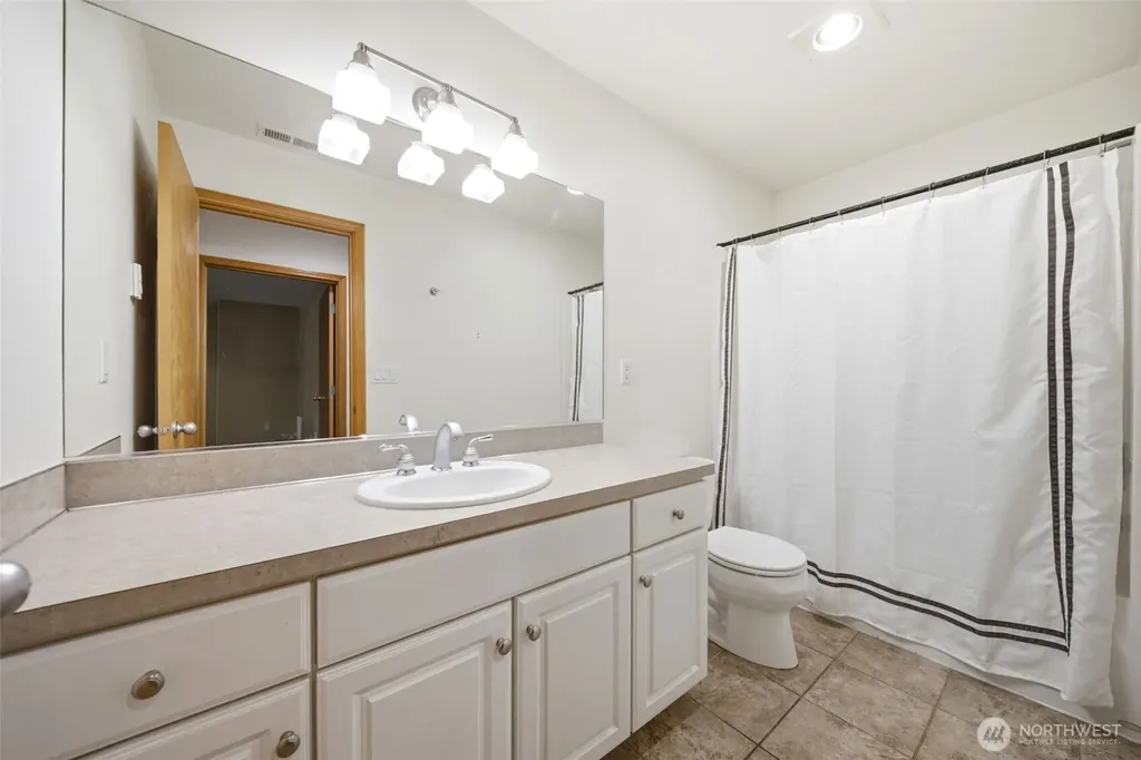 966 Lookout Road Castle Rock WA 98611