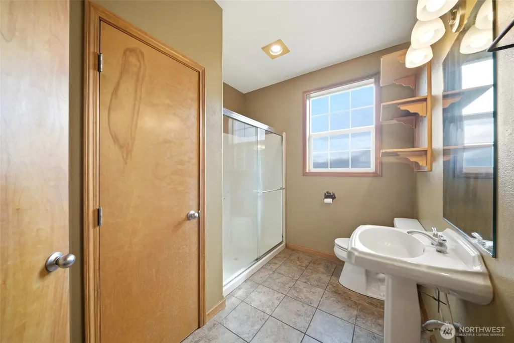 966 Lookout Road Castle Rock WA 98611