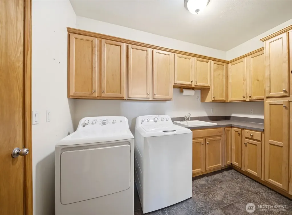 966 Lookout Road Castle Rock WA 98611