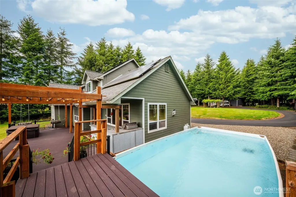 966 Lookout Road Castle Rock WA 98611