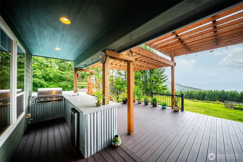 966 Lookout Road Castle Rock WA 98611