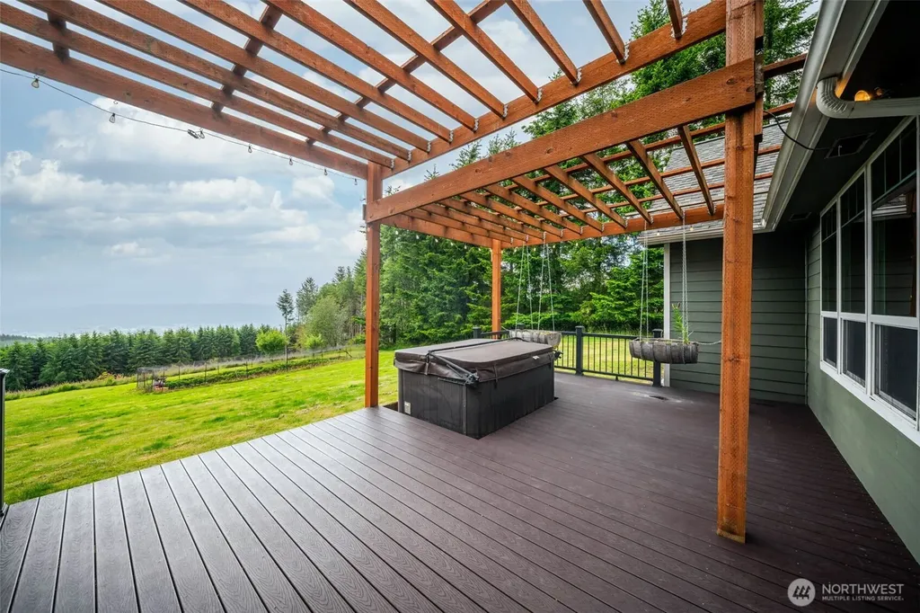966 Lookout Road Castle Rock WA 98611