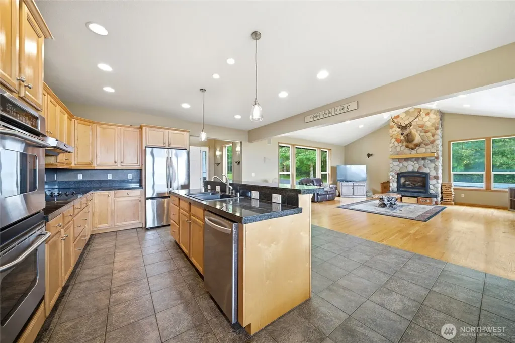 966 Lookout Road Castle Rock WA 98611
