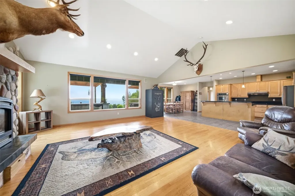 966 Lookout Road Castle Rock WA 98611