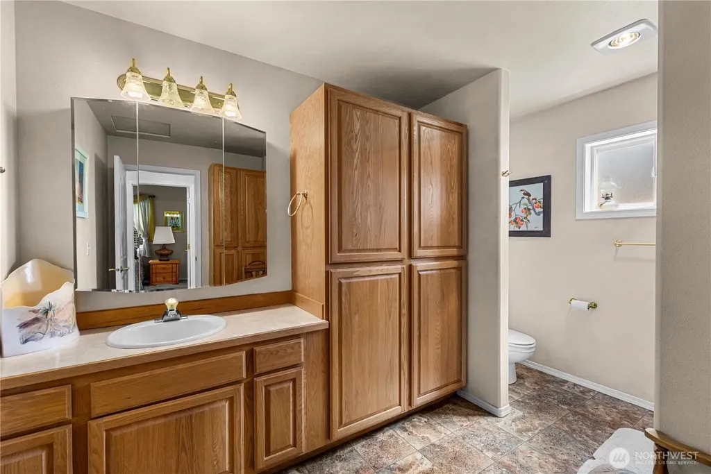 42 Hadley Street NW East Wenatchee WA 98802