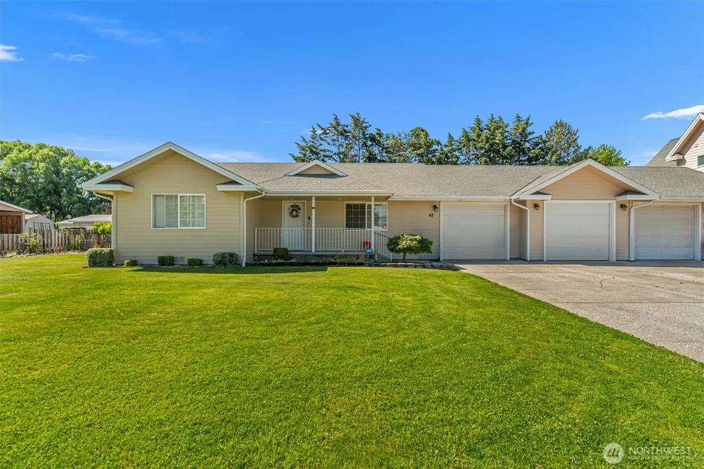 42 Hadley Street NW East Wenatchee WA 98802