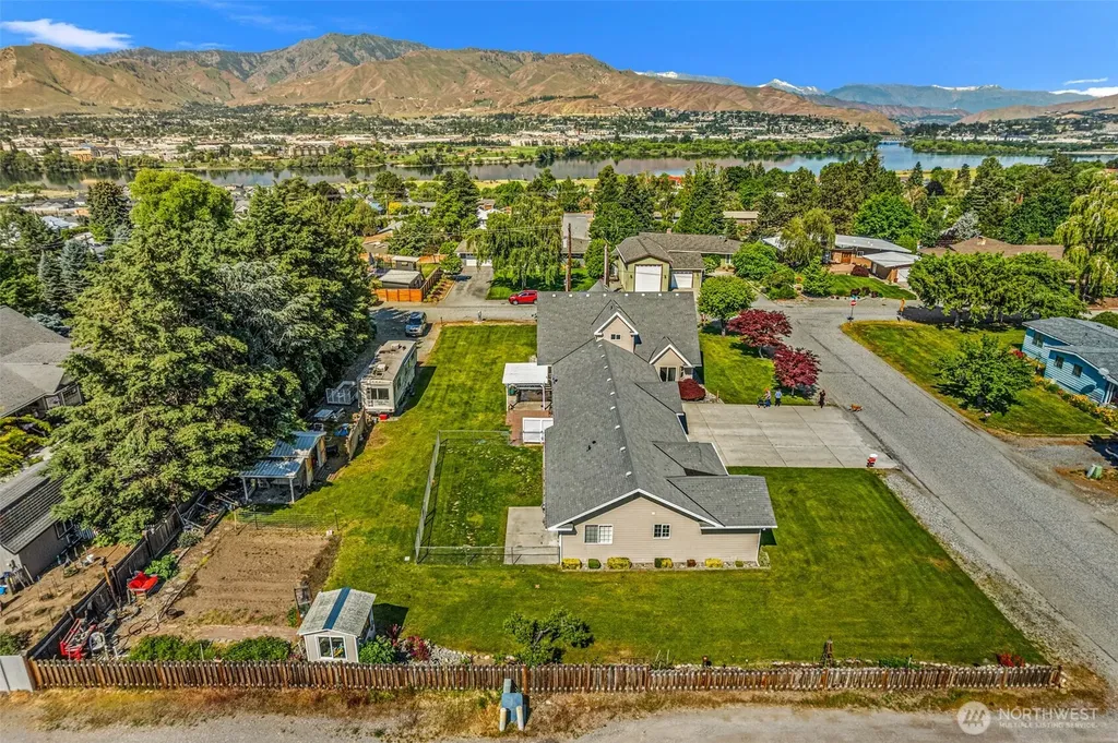 42 Hadley Street NW East Wenatchee WA 98802