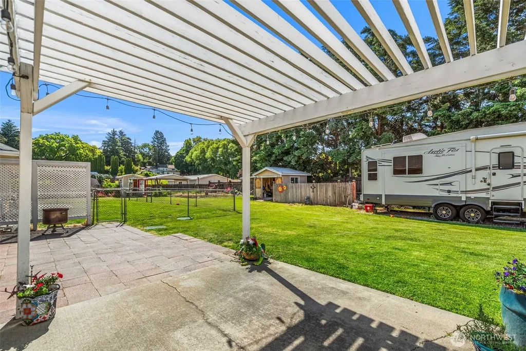 42 Hadley Street NW East Wenatchee WA 98802