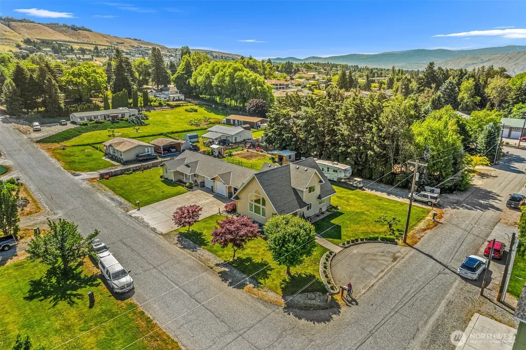 42 Hadley Street NW East Wenatchee WA 98802