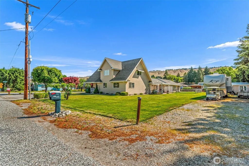 42 Hadley Street NW East Wenatchee WA 98802