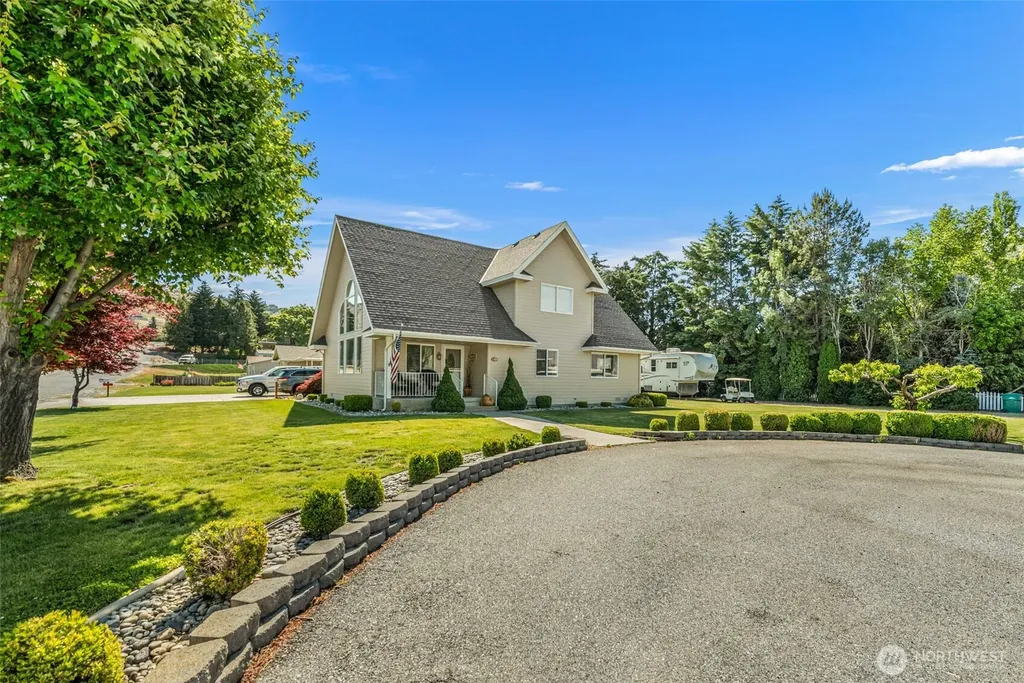 42 Hadley Street NW East Wenatchee WA 98802