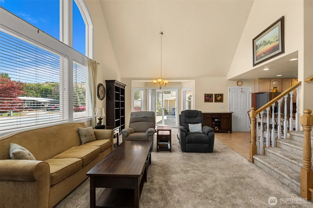 42 Hadley Street NW East Wenatchee WA 98802