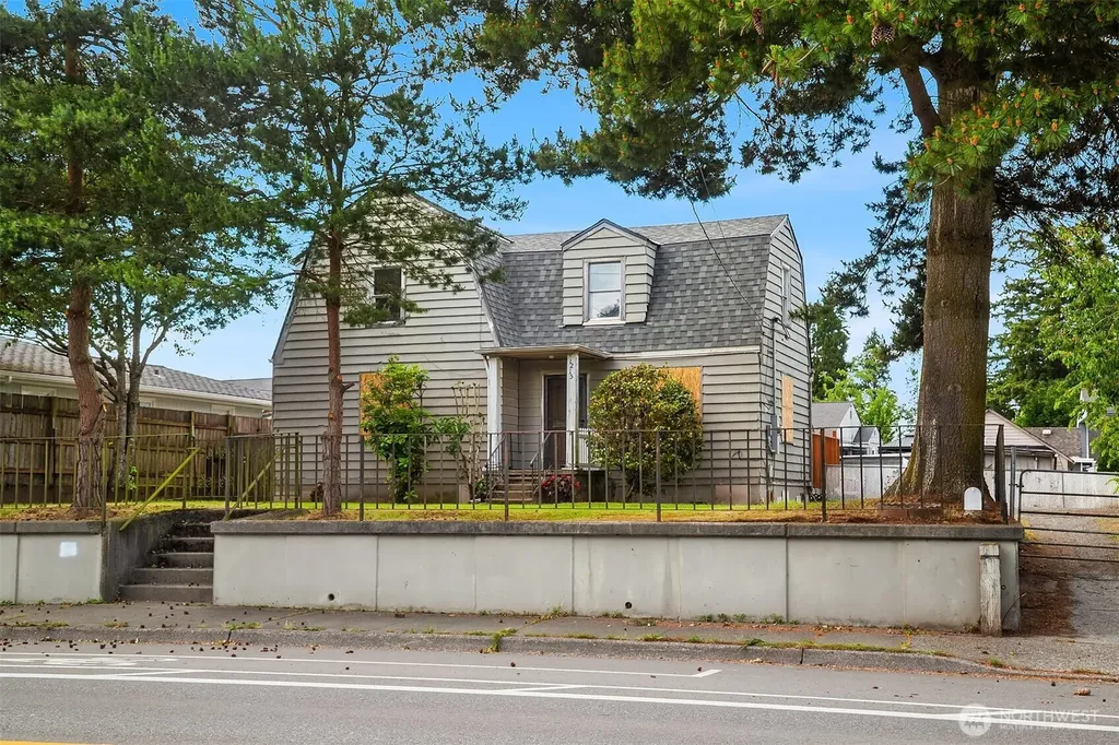 1215 Madison Street Everett WA 98203