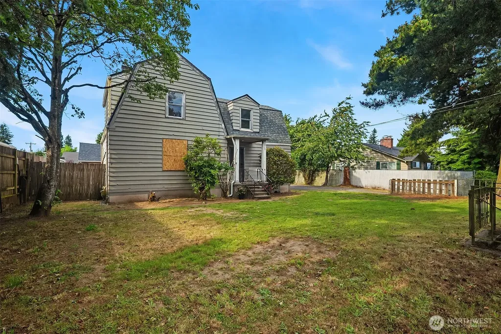 1215 Madison Street Everett WA 98203