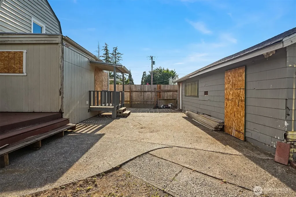 1215 Madison Street Everett WA 98203