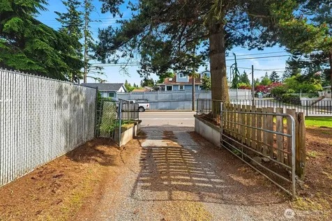 1215 Madison Street Everett WA 98203