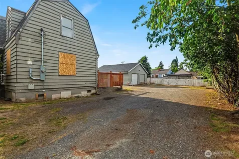 1215 Madison Street Everett WA 98203