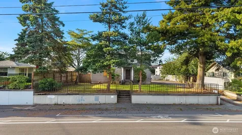 1215 Madison Street Everett WA 98203