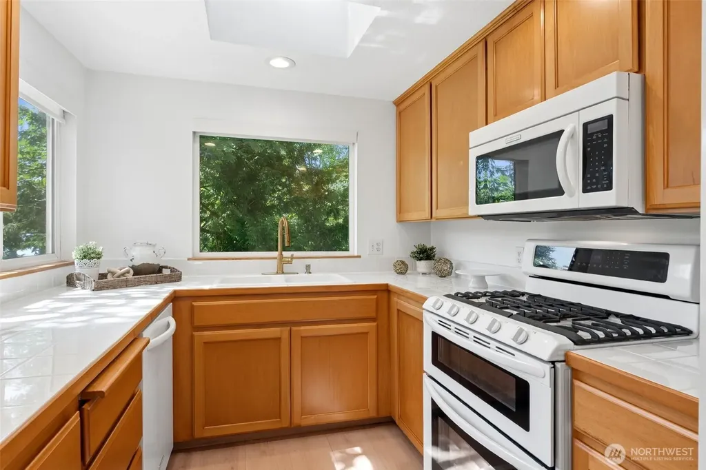 16461 Marine View Drive SW Burien WA 98166