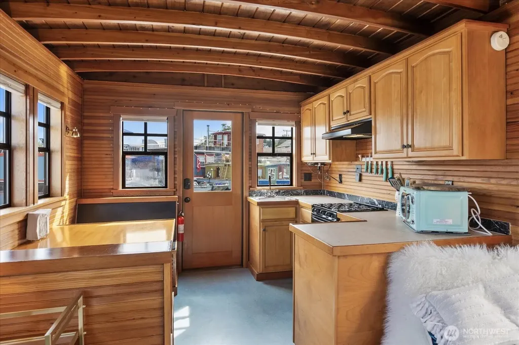2401 N Northlake Way Seattle WA 98103