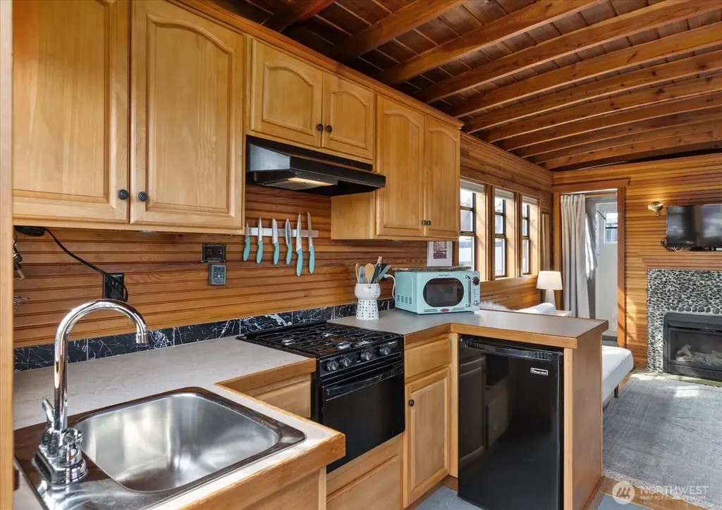 2401 N Northlake Way Seattle WA 98103