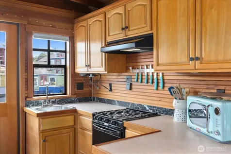 2401 N Northlake Way Seattle WA 98103