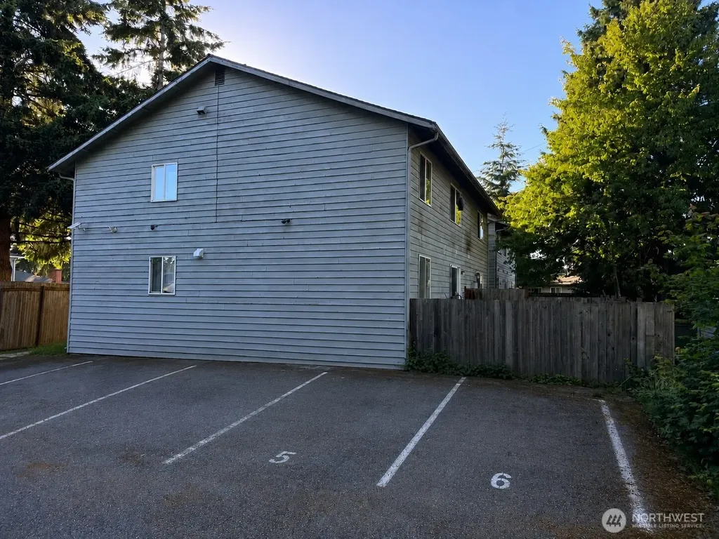 7611 Ridgewood Drive Everett WA 98203